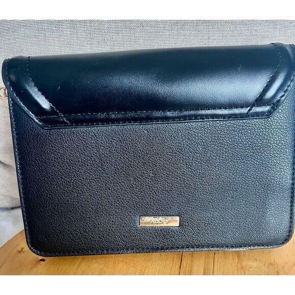 Aldo Black Crossbody bag with a gold chain purse strap - Picture 3 of 10